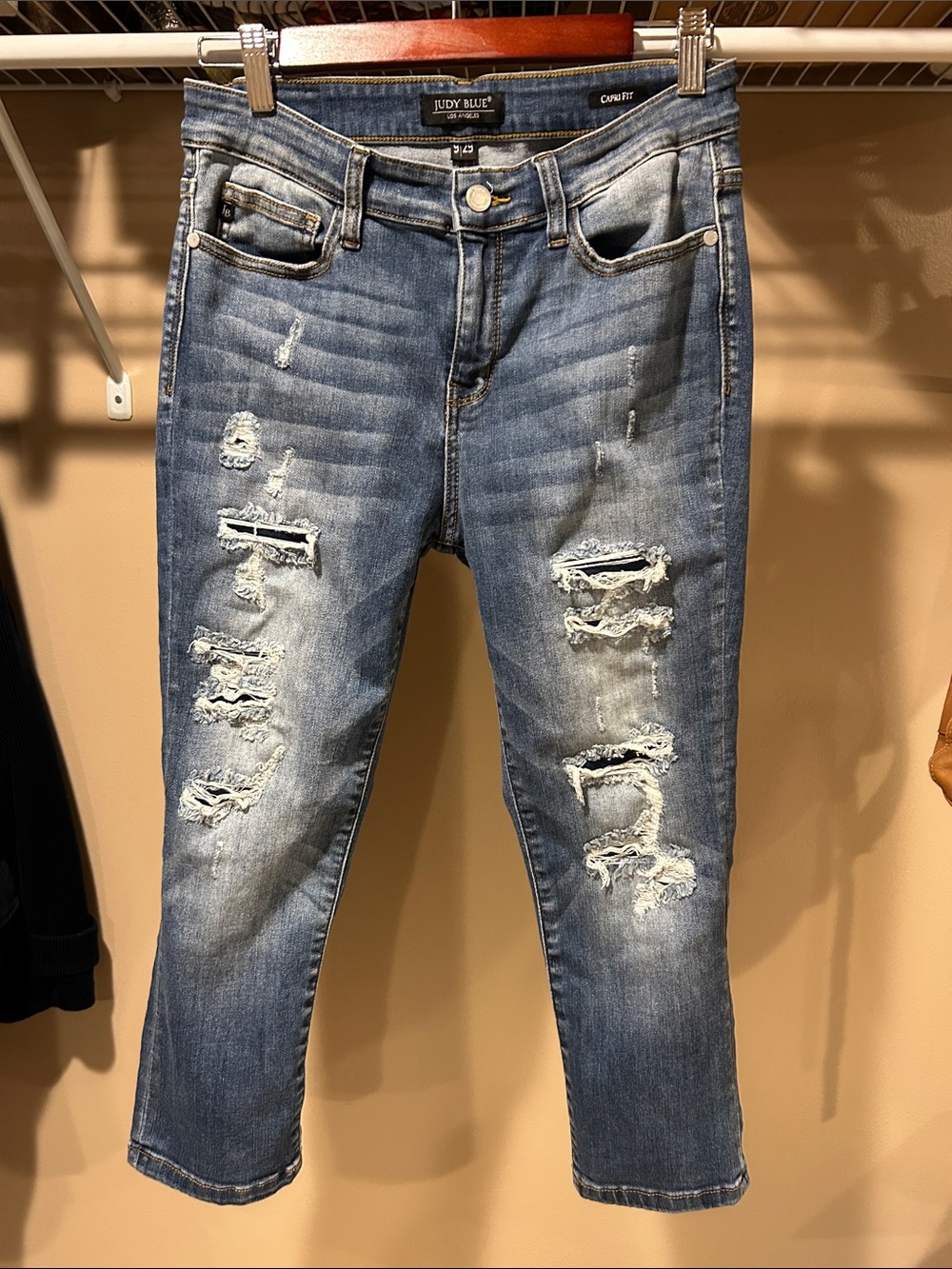 Judy Blue Light-Medium Blue Distressed Capri Jeans